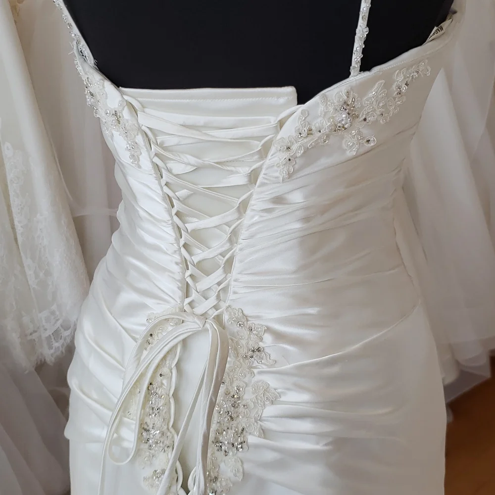 Silky satin Maggie Sottero gown - Picture 5 of 7